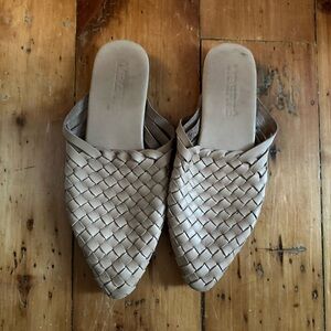 Women's shoes